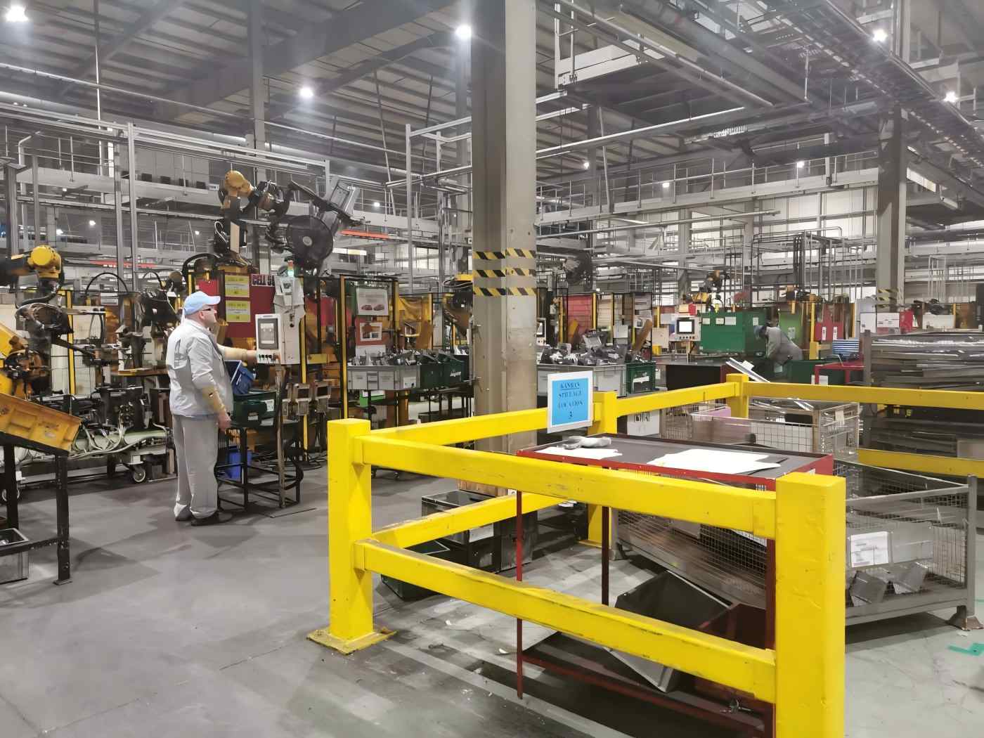 Zusammenarbeit mit Großbritanniens führendem Stanzwerk für Stahl- und Aluminiummaterialien
